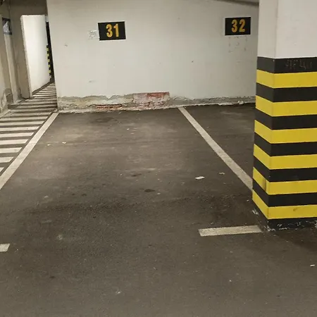S Parkingom Apartament *