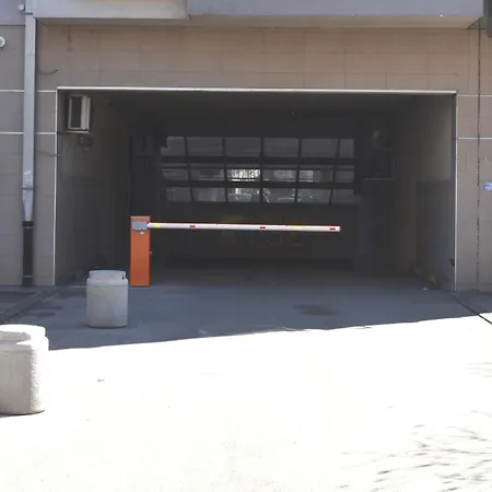 S Parkingom *