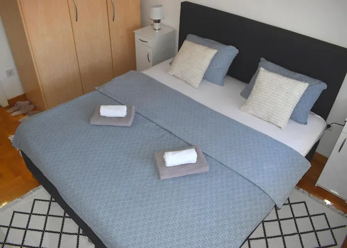 S Parkingom Apartman