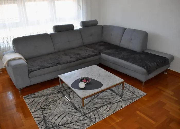 S Parkingom Apartman