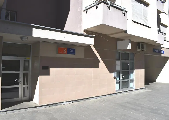 S Parkingom Banja Luka