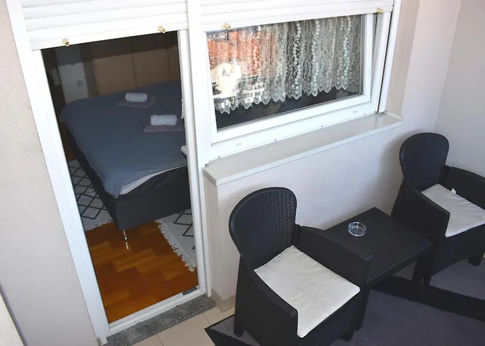 S Parkingom Apartman