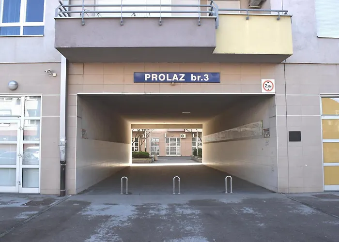 S Parkingom Apartman *