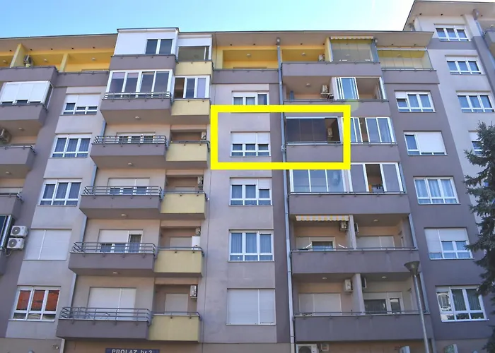 S Parkingom Apartman